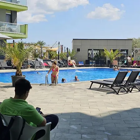 Blaxy Beach And Spa Prima Linie La Paja Complex Cu Piscine Si Restaurante Năvodari